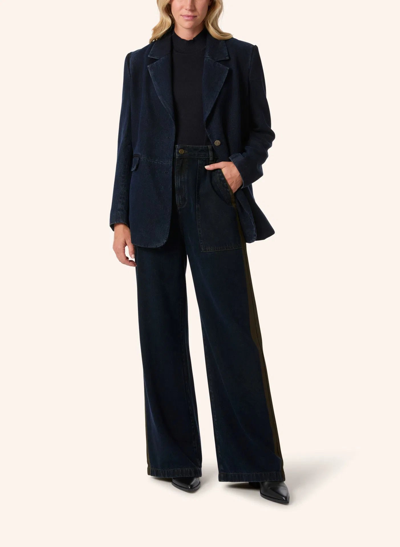 Malej Blazer in Jeans