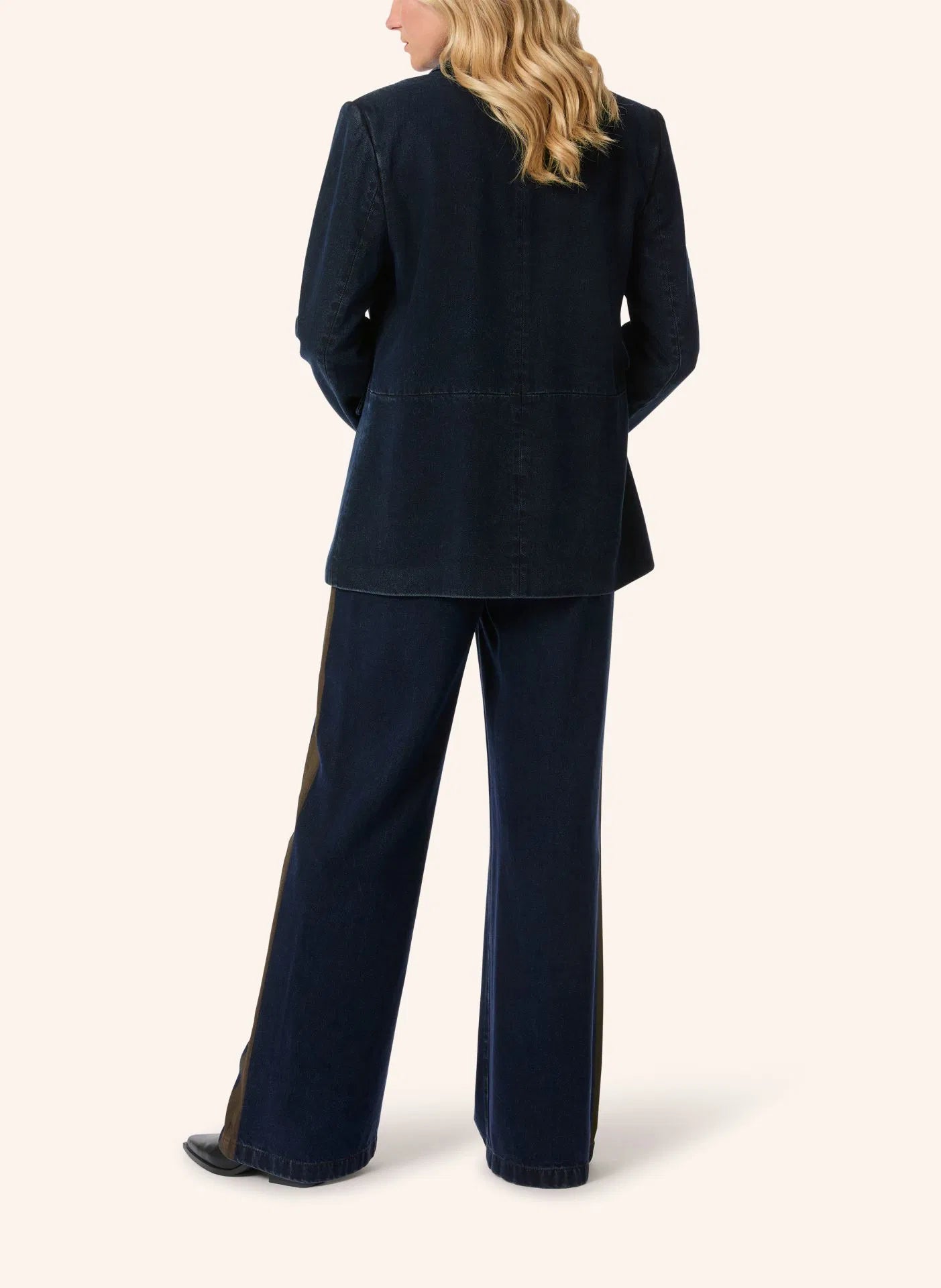 Malej Blazer in Jeans