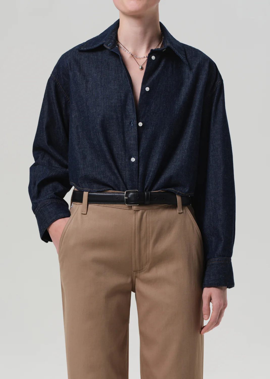 Ana Cropped Bluse in Dark Jeans