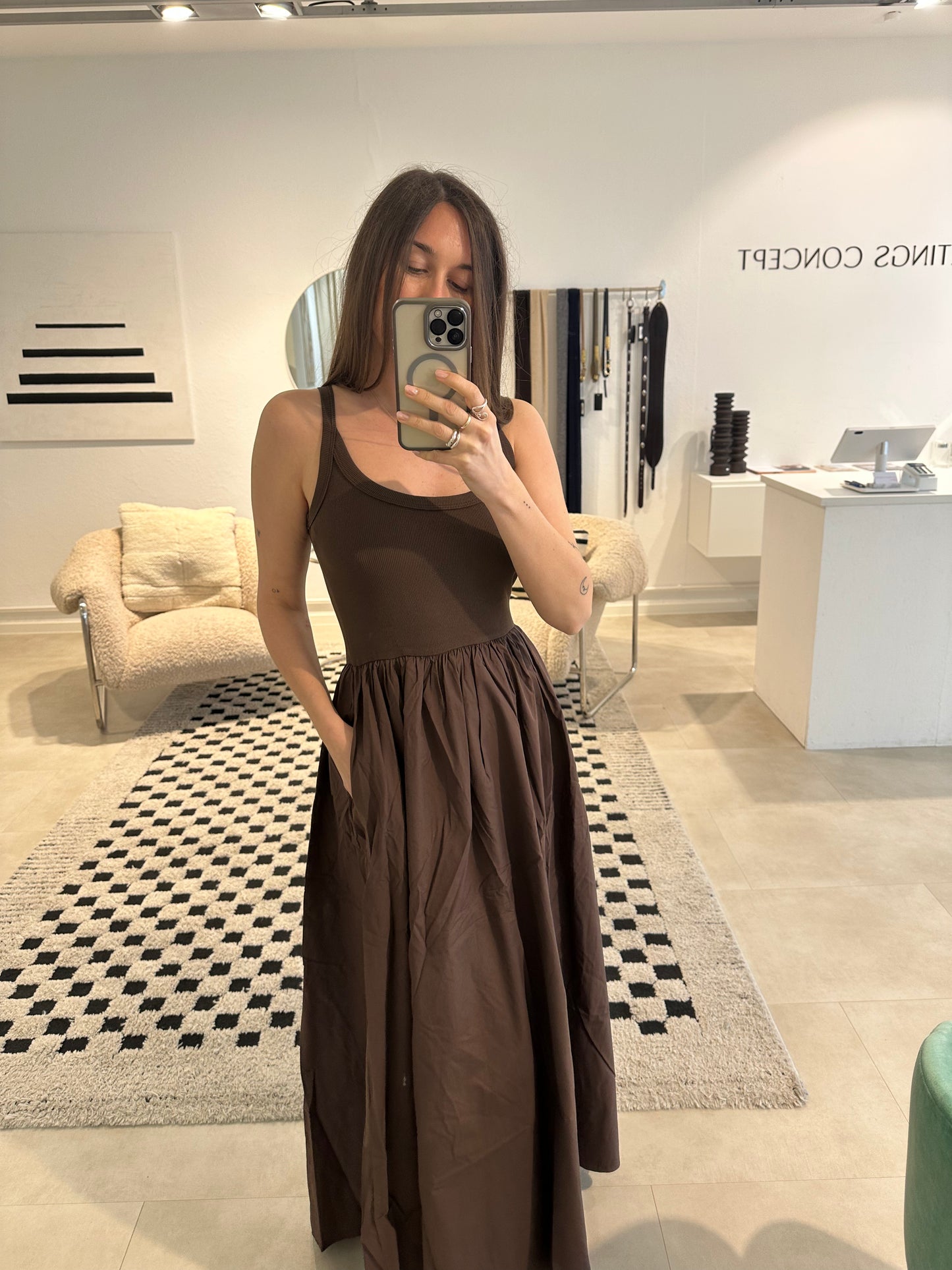 Samira Kleid Schoko