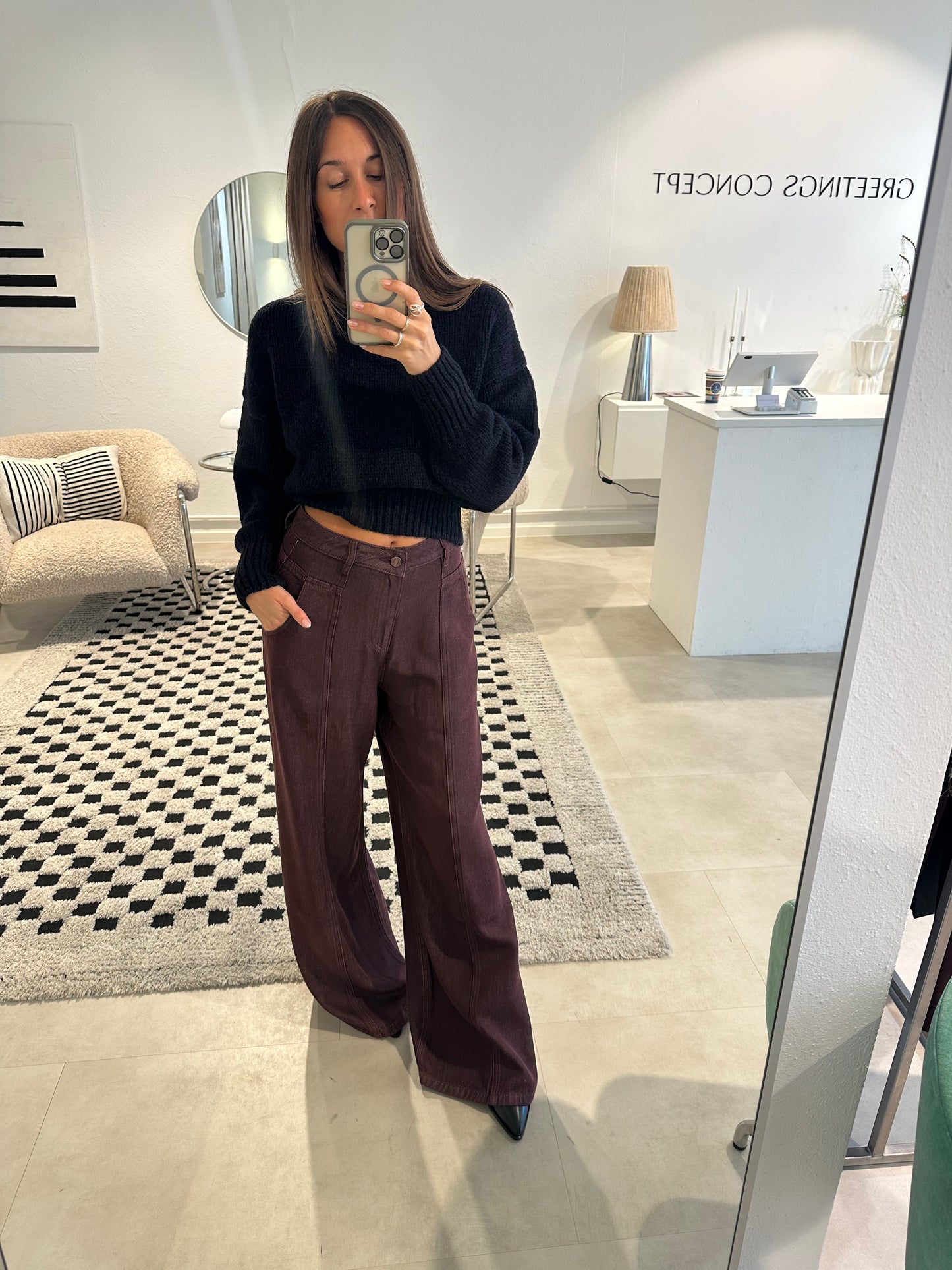 Malej Hose in Burgund