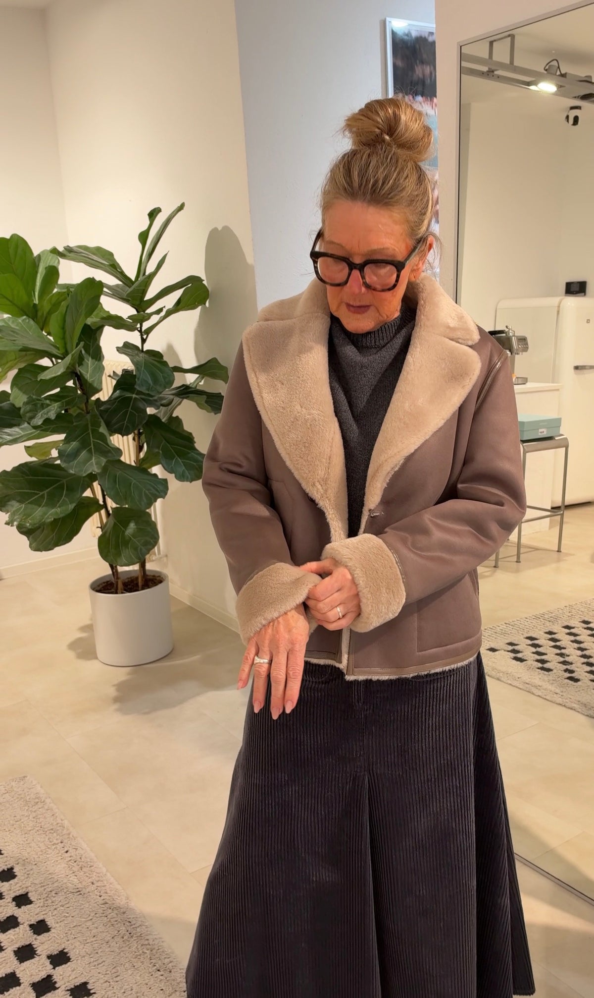 Urban Code Faux Fur Wendejacke in Cream Taupe