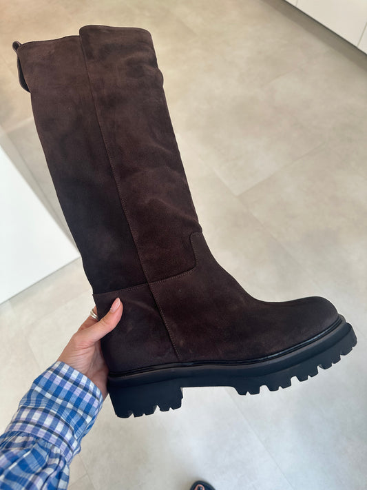 Thea Mika Stiefel in Velour Schoko