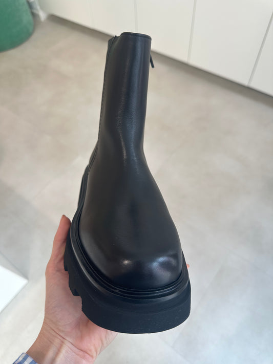 Thea Mika Bootie in Schwarz