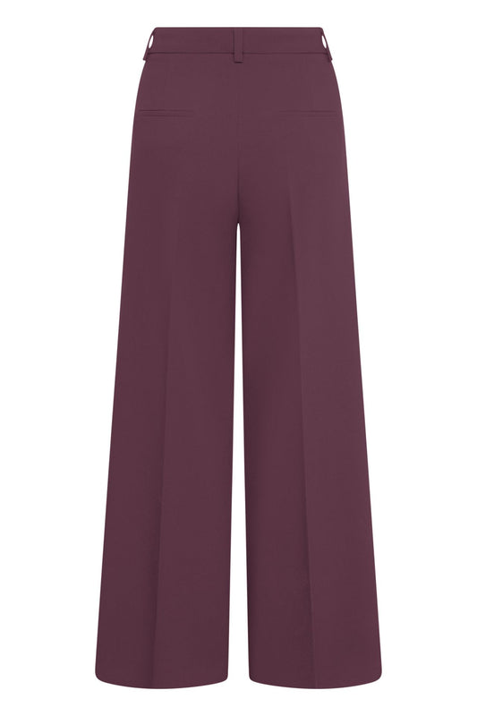 Seductive Shiloh in Barolo