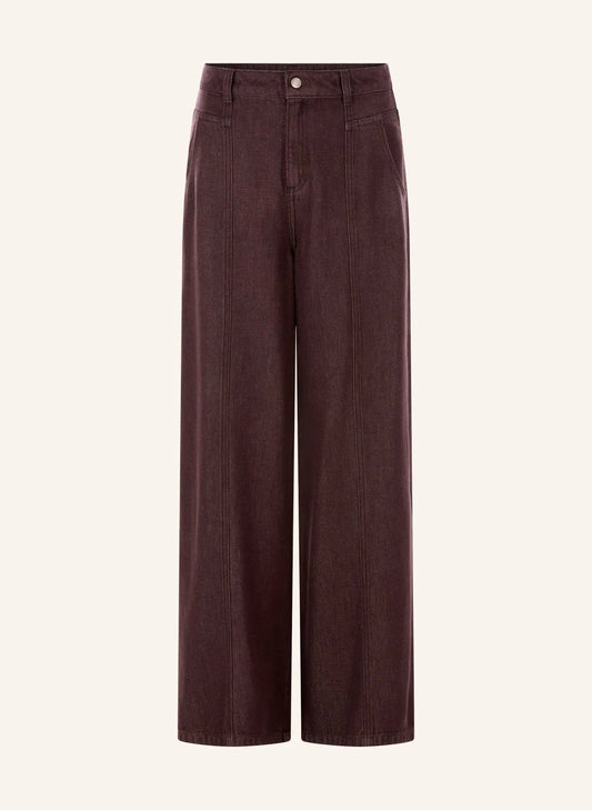 Malej Hose in Burgund