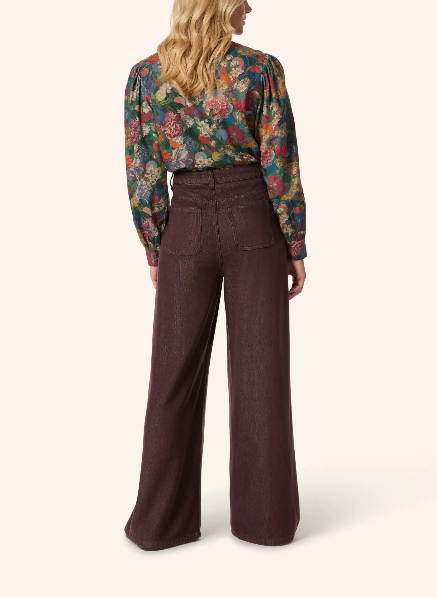 Malej Hose in Burgund