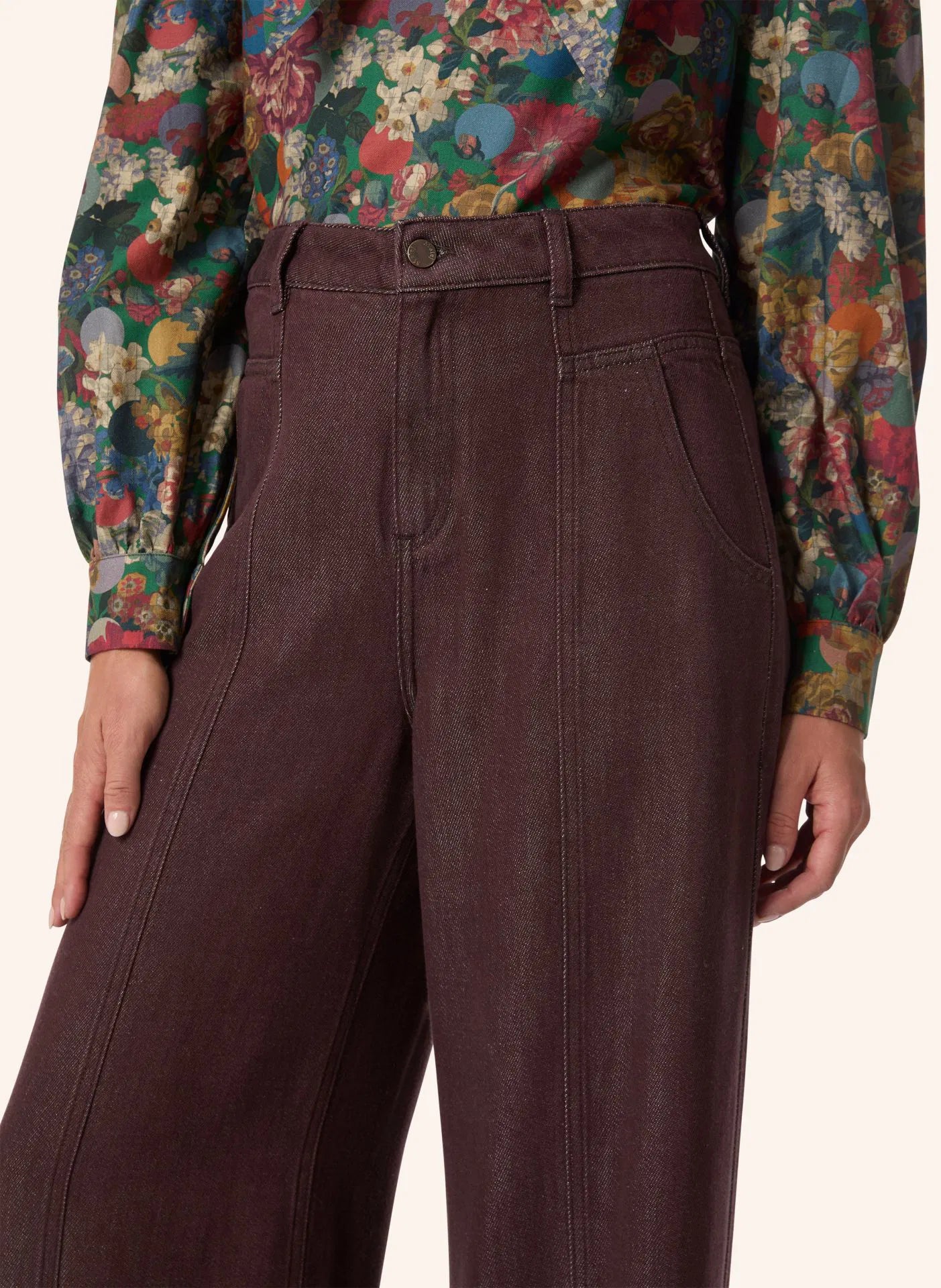 Malej Hose in Burgund