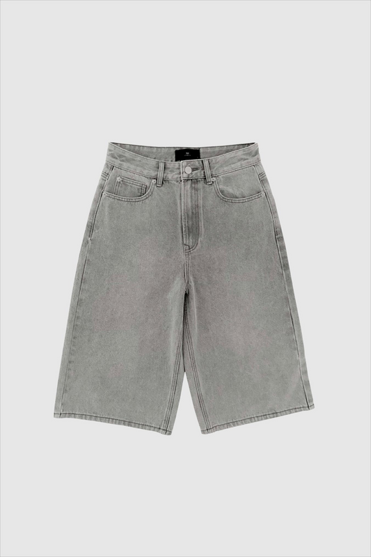 With Black Gala Bermuda Shorts in Grau