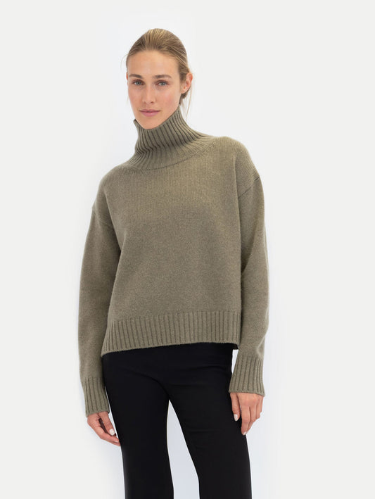 Anna v. Berg Emma in Turtleneck in Breen