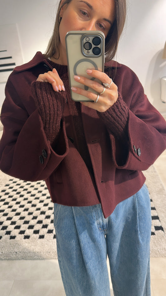 Molly Jacke in Burgund