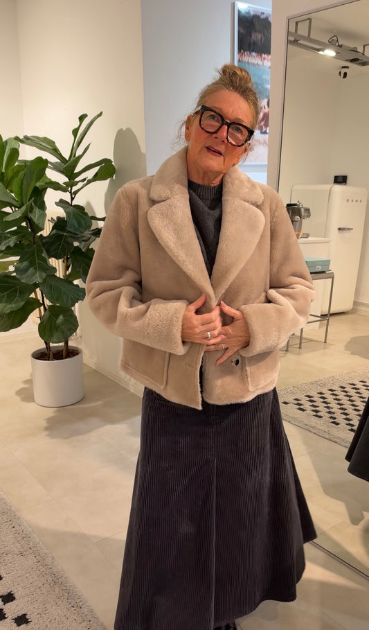 Urban Code Faux Fur Wendejacke in Cream Taupe