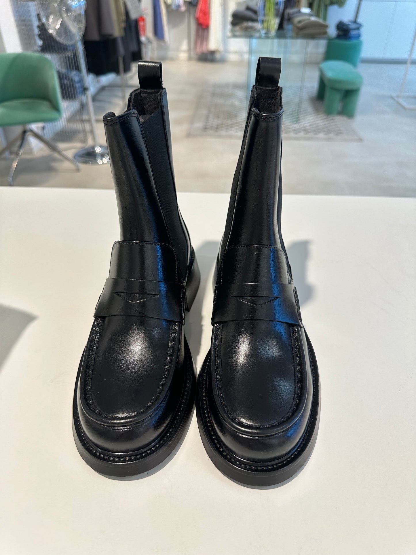 Billibi Chelsea Loafer in Schwarz