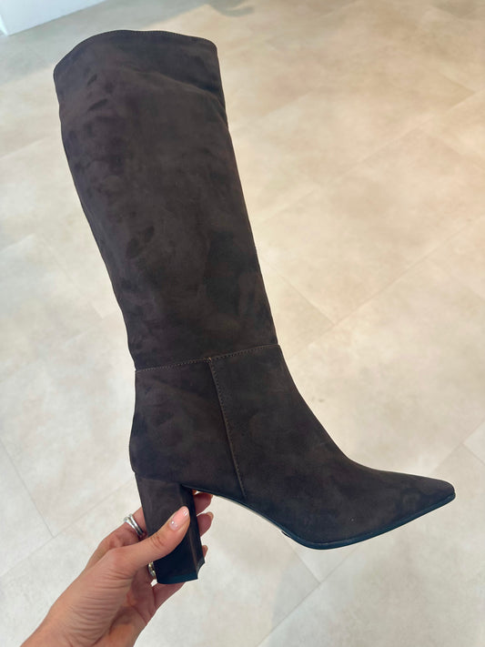 Thea Mika Stiefel Absatz in Schoko