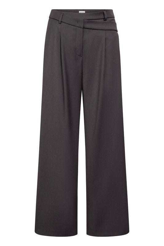 Seductive Amalya in Brown Grey