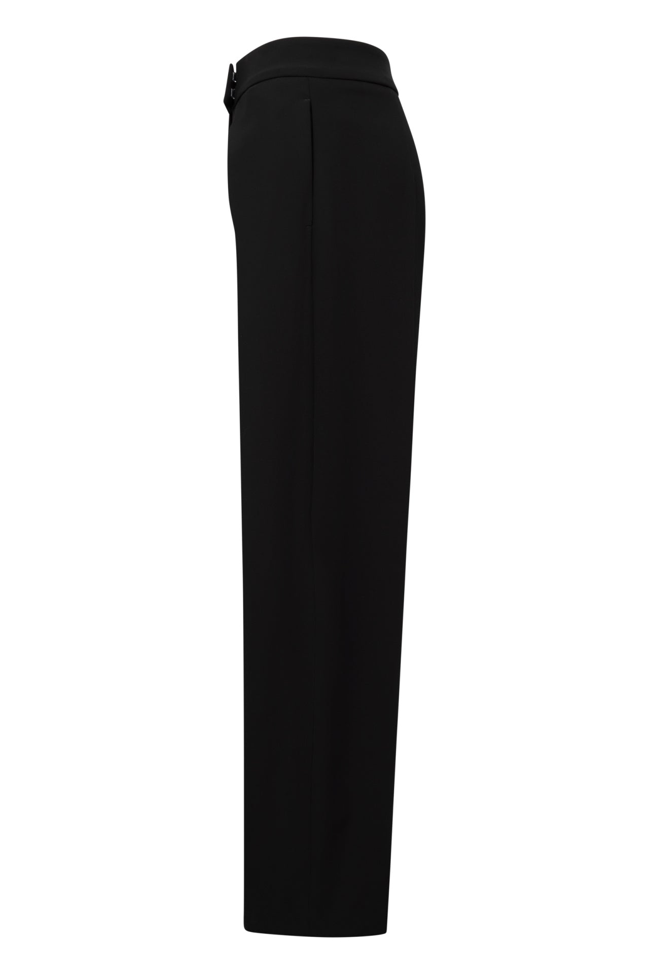 Seductive Amaris in Schwarz