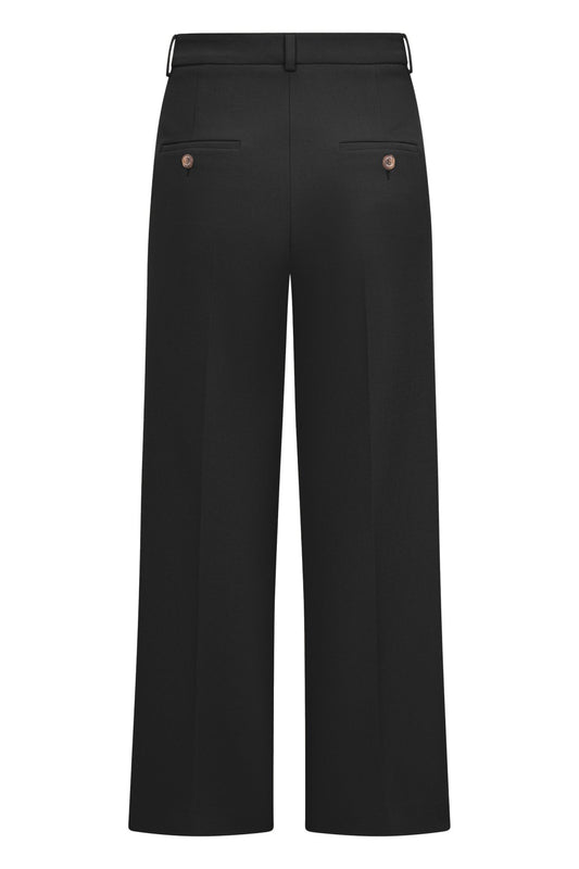 Seductive Lucasse in Schwarz