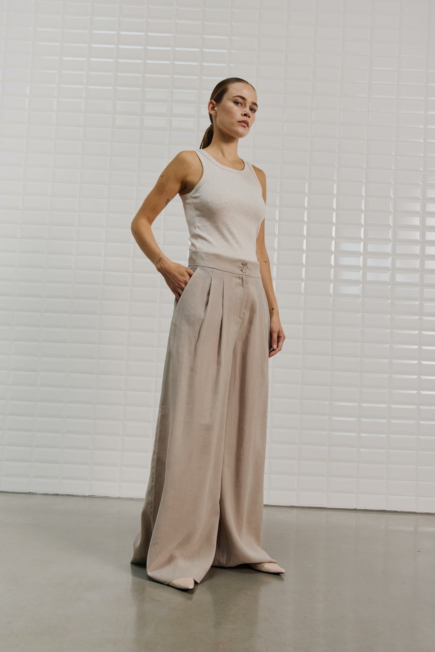 With Black Marleen Hose Sand