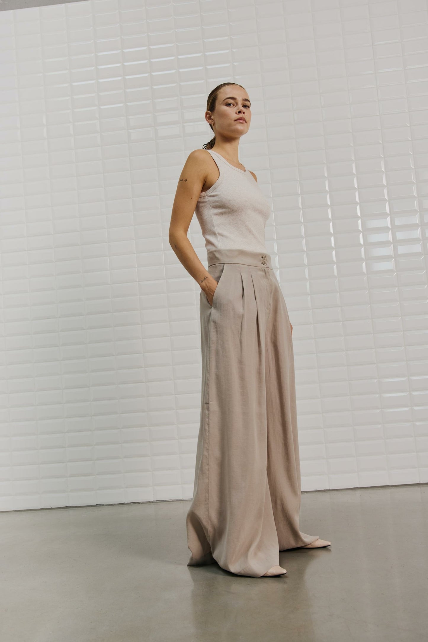With Black Marleen Hose Sand