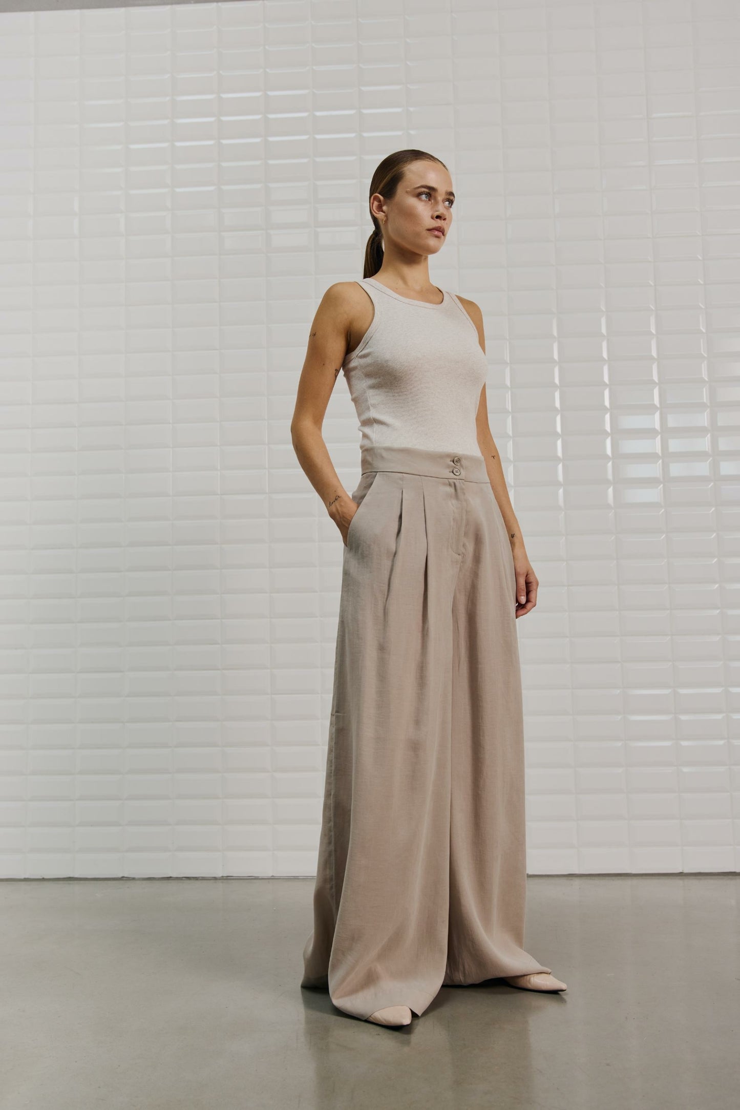 With Black Marleen Hose Sand