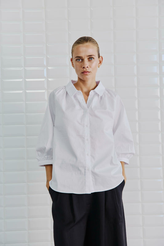 With Black Grazie Bluse in Weiß