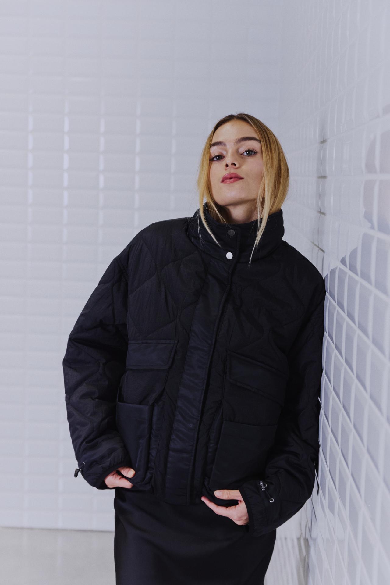 With Black Vella Jacke in Black
