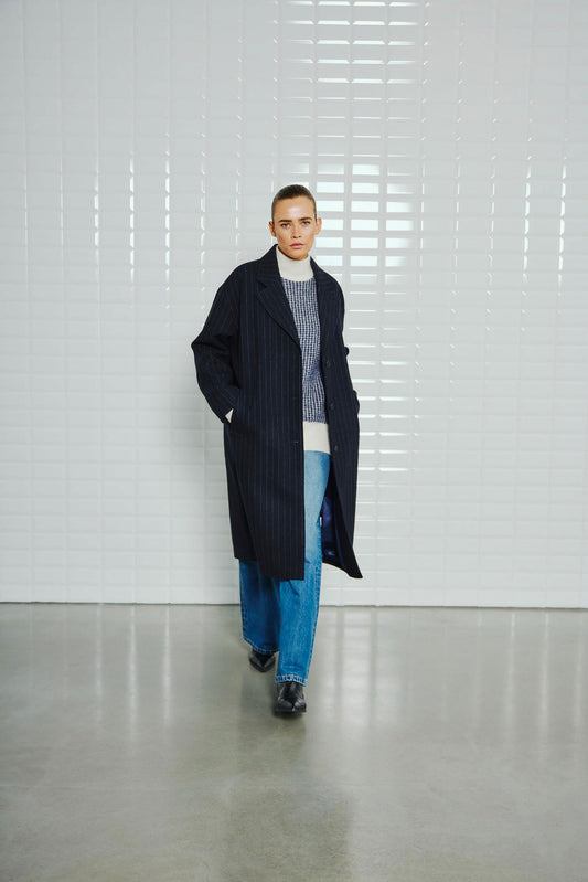 With Black Vista Wollmantel in Navy Stripes